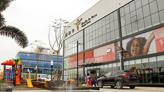 ราคาดี โครงสร้างเหล็ก อาคารขายปลีกพาณิชย์ Prefab สําหรับธุรกิจ ออนไลน์