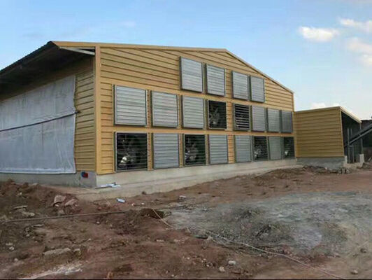 Harga yang bagus Struktur baja yang dapat dilepas Frame ayam Coop Pre-engineered Struktur baja Rumah pertanian on line